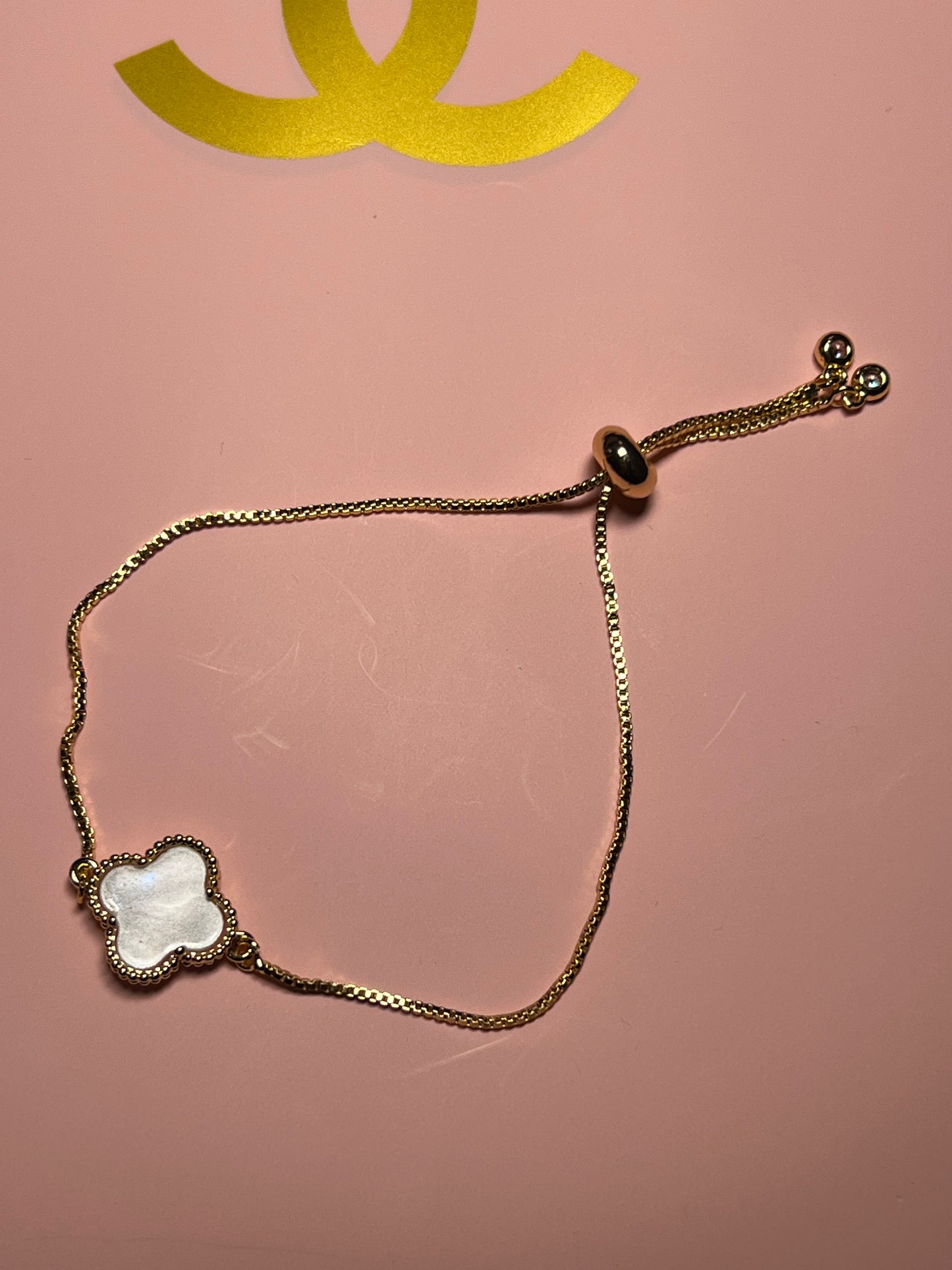 White Trébol Adjustable Bracelet