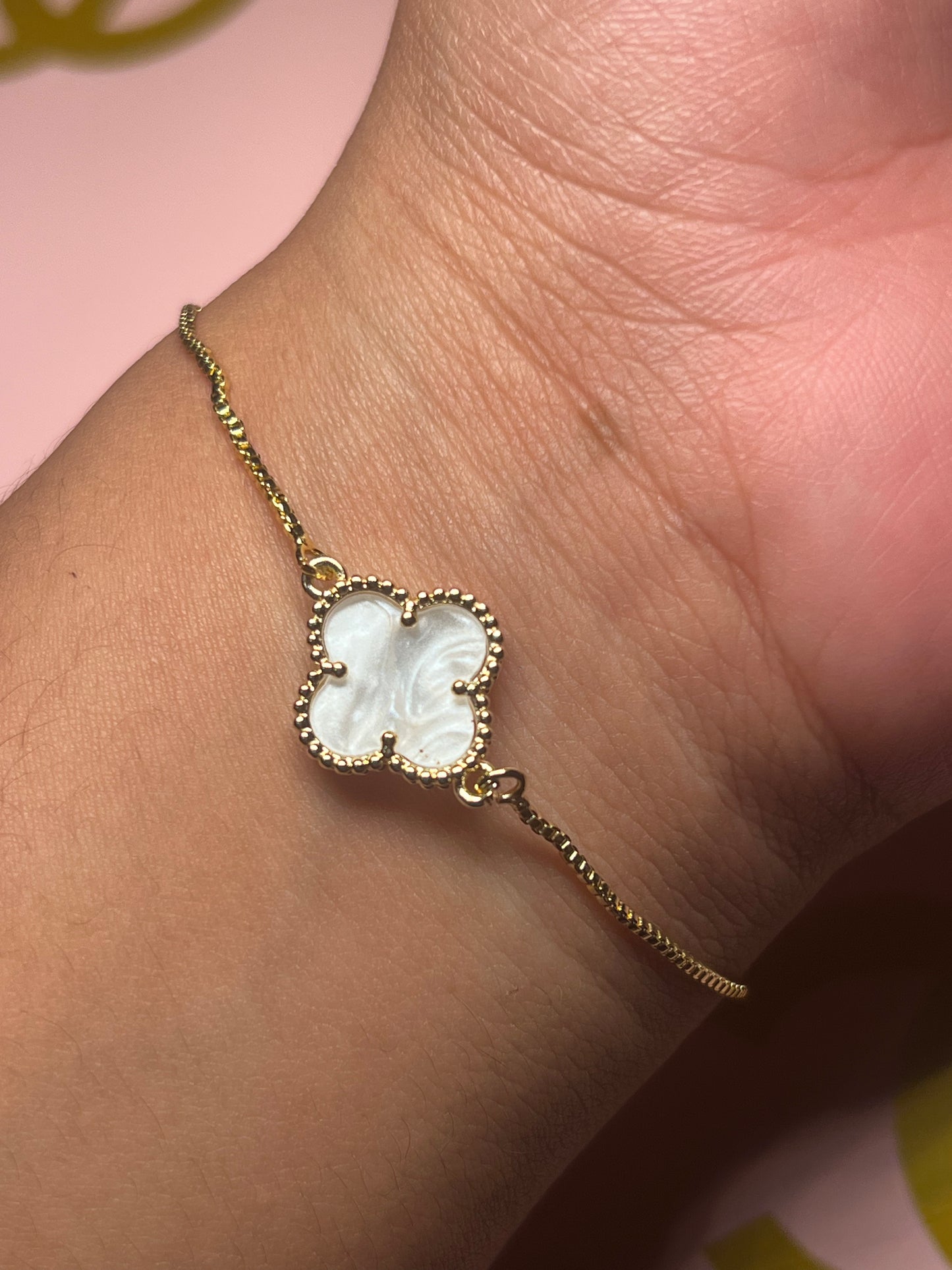 White Trébol Adjustable Bracelet